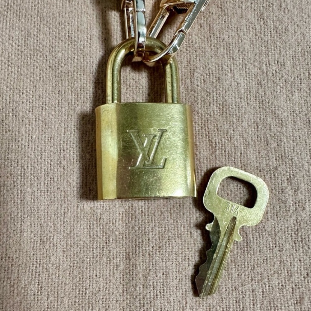 314 LOUIS VUITTON LV Lock and Key #314 - Picture 3 of 6